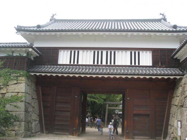 東虎口櫓門（ひがしこぐちやぐらもん）：上田城の出入り口